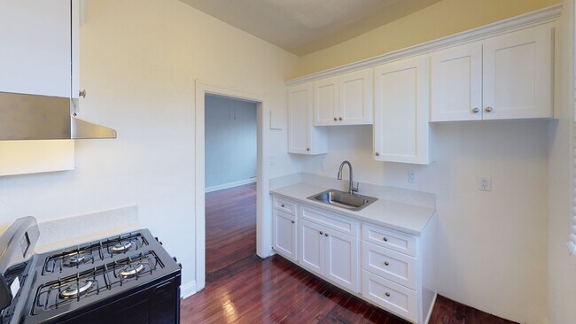 Building Photo - 245 N Kenmore Ave Los Angeles, CA 90004