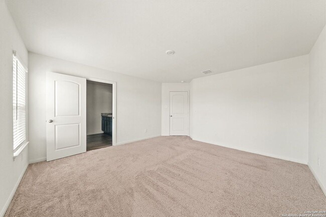 Foto del edificio - 4 Bedroom and 2 Bathroom located in Luckey...
