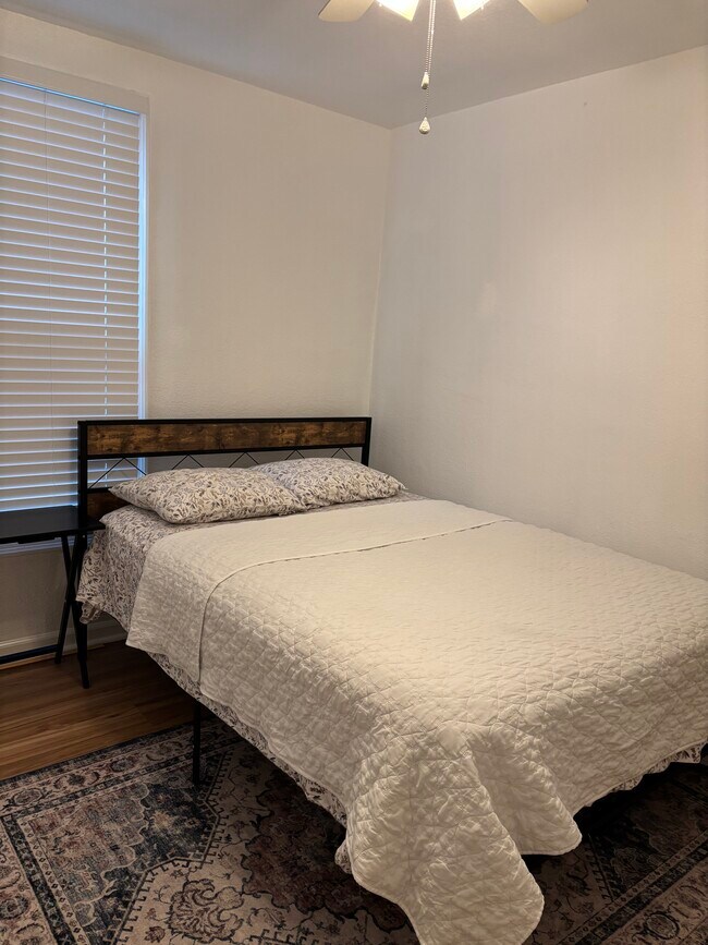 Foto del edificio - 115 W Tokay St