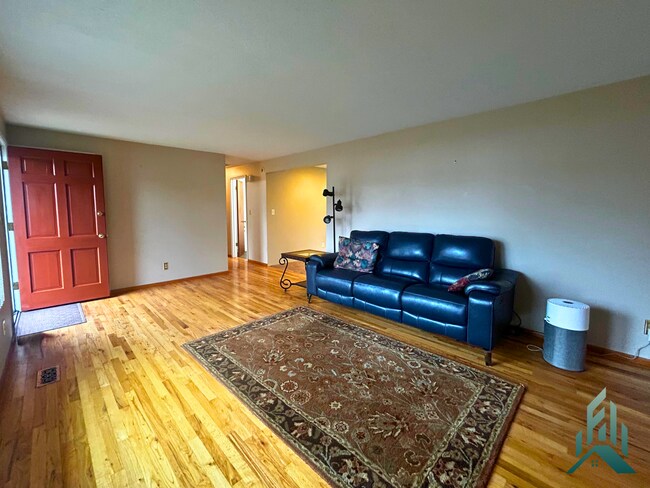 Foto del edificio - Amazing 3-bedroom, 1.5-bathroom Single-family Home