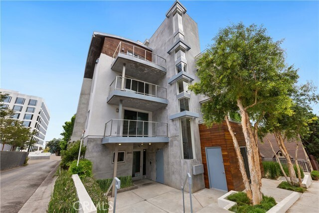 Building Photo - 1014 Larrabee St