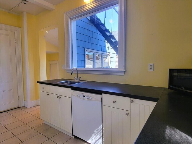 Building Photo - 106 Touro St