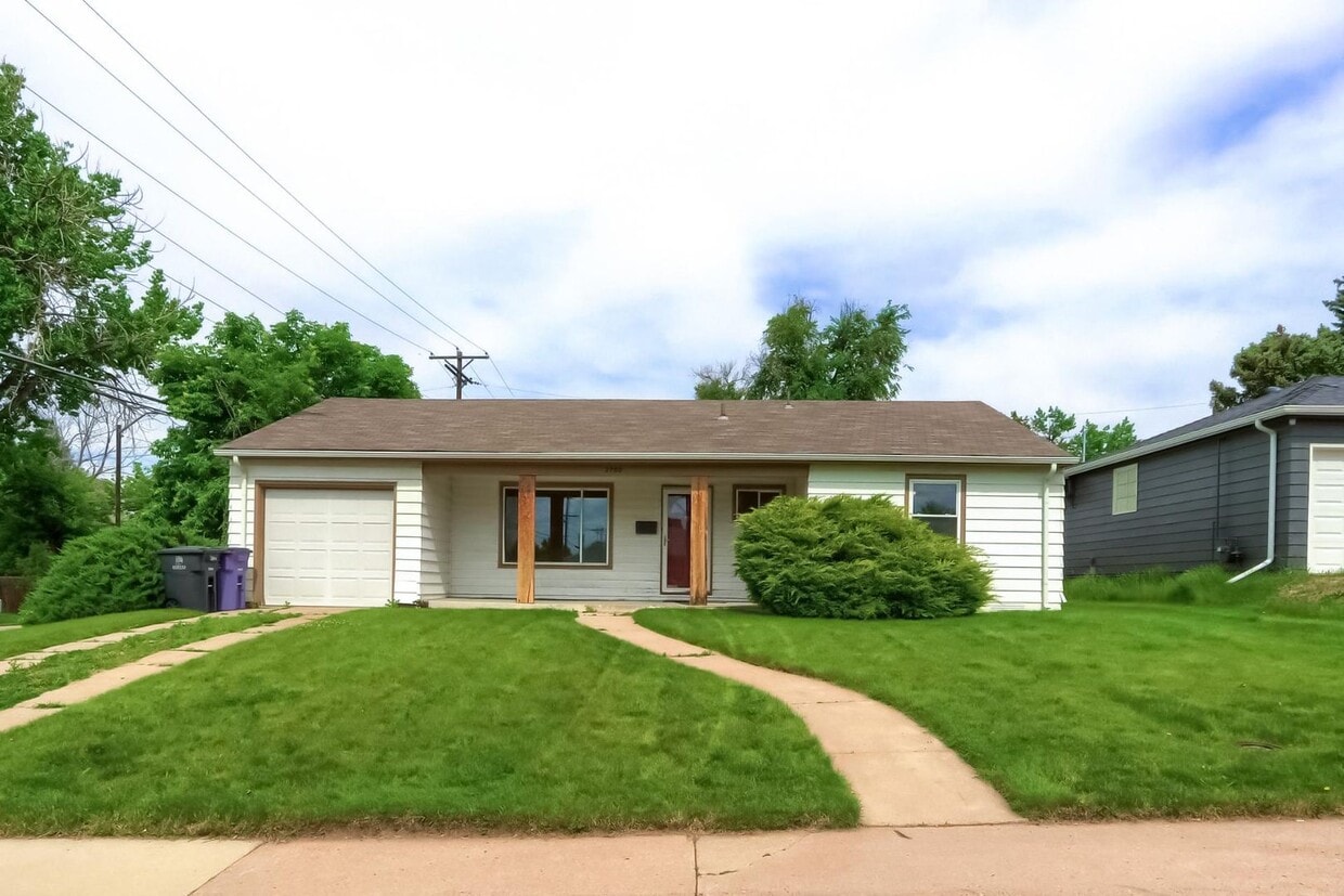 Primary Photo - 2 Bedroom single family home in Denver