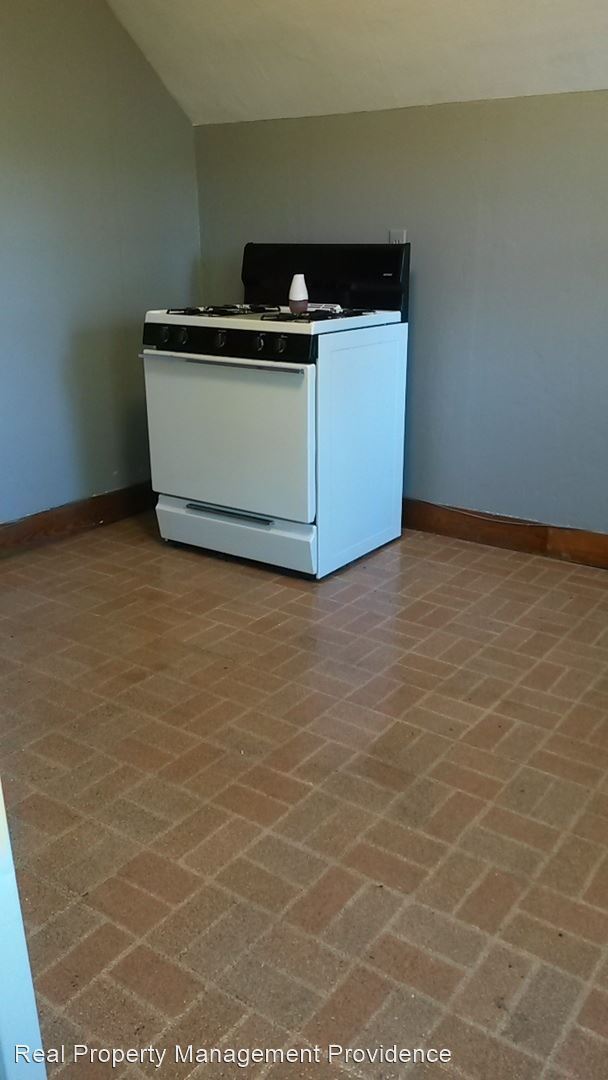 Building Photo - 1 br, 1 bath Apartment - 121-123 Pawtuxet Ave