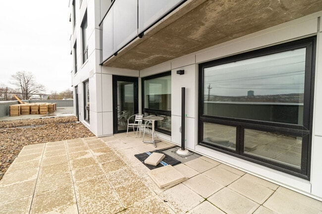 Building Photo - 3075 Devonshire Ave