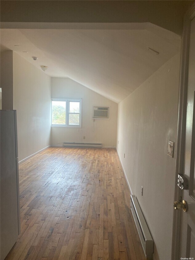 Primary Photo - 18 Bayville Ave