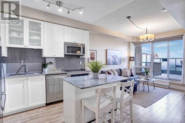 Photo du bâtiment - 9088 Yonge St