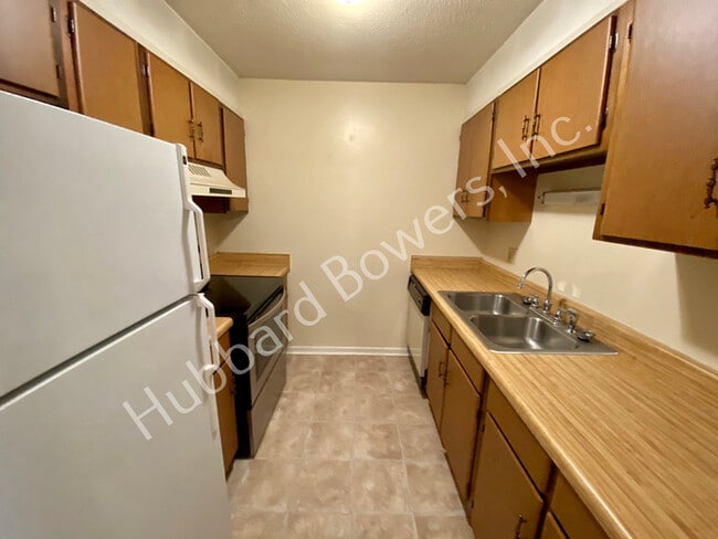 Building Photo - 3840 Overbrook Dr