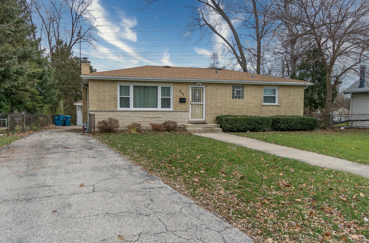 649 S Wisconsin Ave, Addison, IL 60101 House Rental in Addison, IL