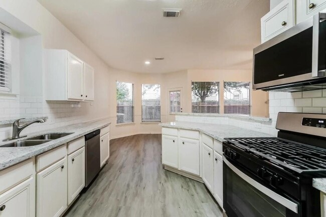 Building Photo - 22826 Tara Way Dr
