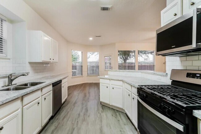 Foto del edificio - 22826 Tara Way Dr