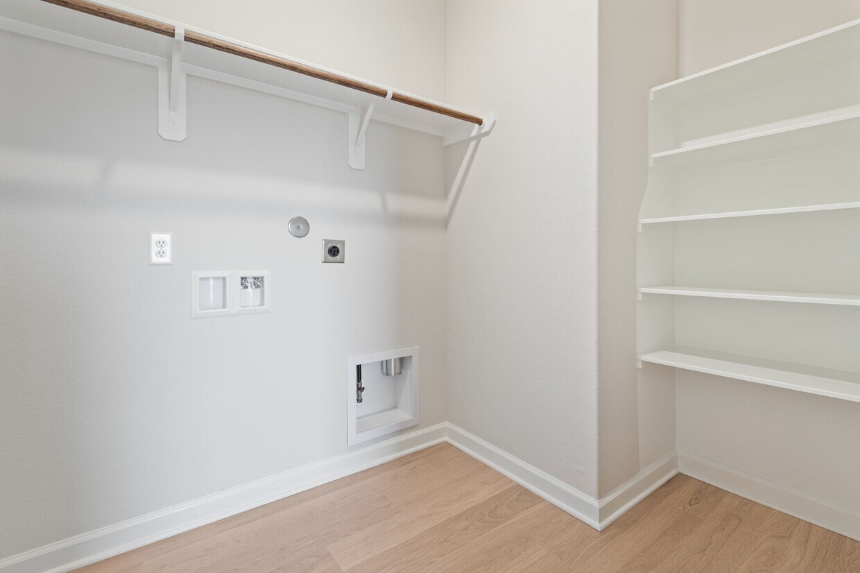 Building Photo - 1027 Rosewood Trl