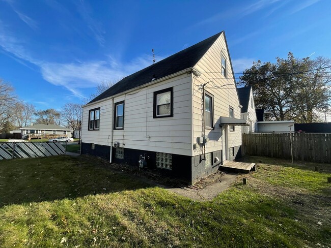 Building Photo - 3BD/2BA Single Family Home For Rent