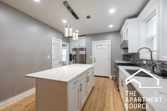 Building Photo - 5921 N Artesian Ave