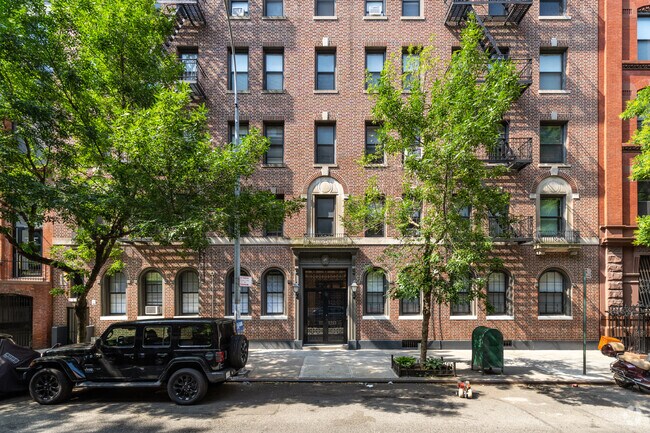Foto del edificio - 130 W 16th St