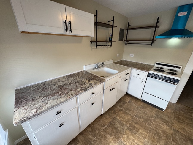 Building Photo - 711 Kensington Ave