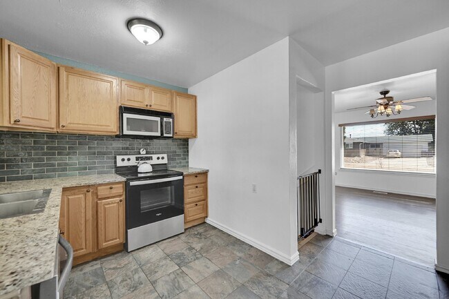 Foto del edificio - $2,040.95 with $300 off the first month's Rent - 4 Bedrooms, 2 Bathrooms, Single Family Home in C...