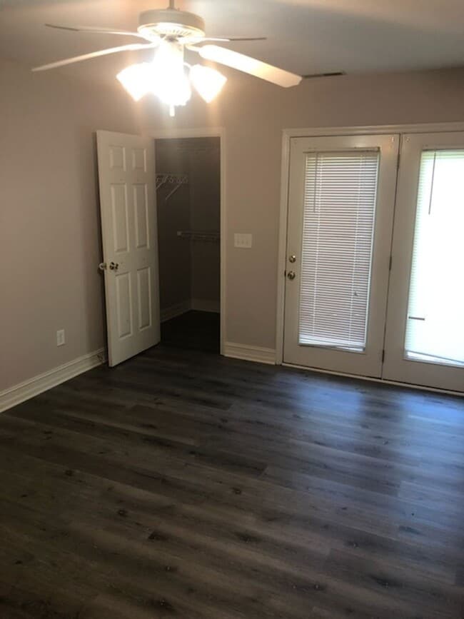 Building Photo - 1309 Golf Dr SW