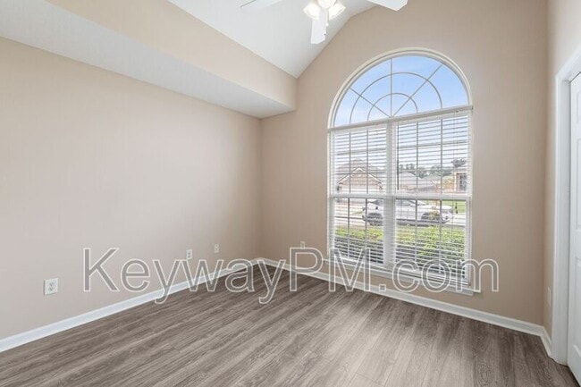 Building Photo - 304 Elbrus Way