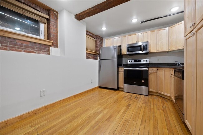 Building Photo - 325 Lafayette St