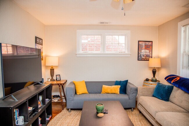 Foto del edificio - 3415 Stuart Ave