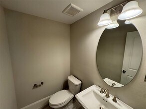 Building Photo - 6755 Highclere Manor Ln