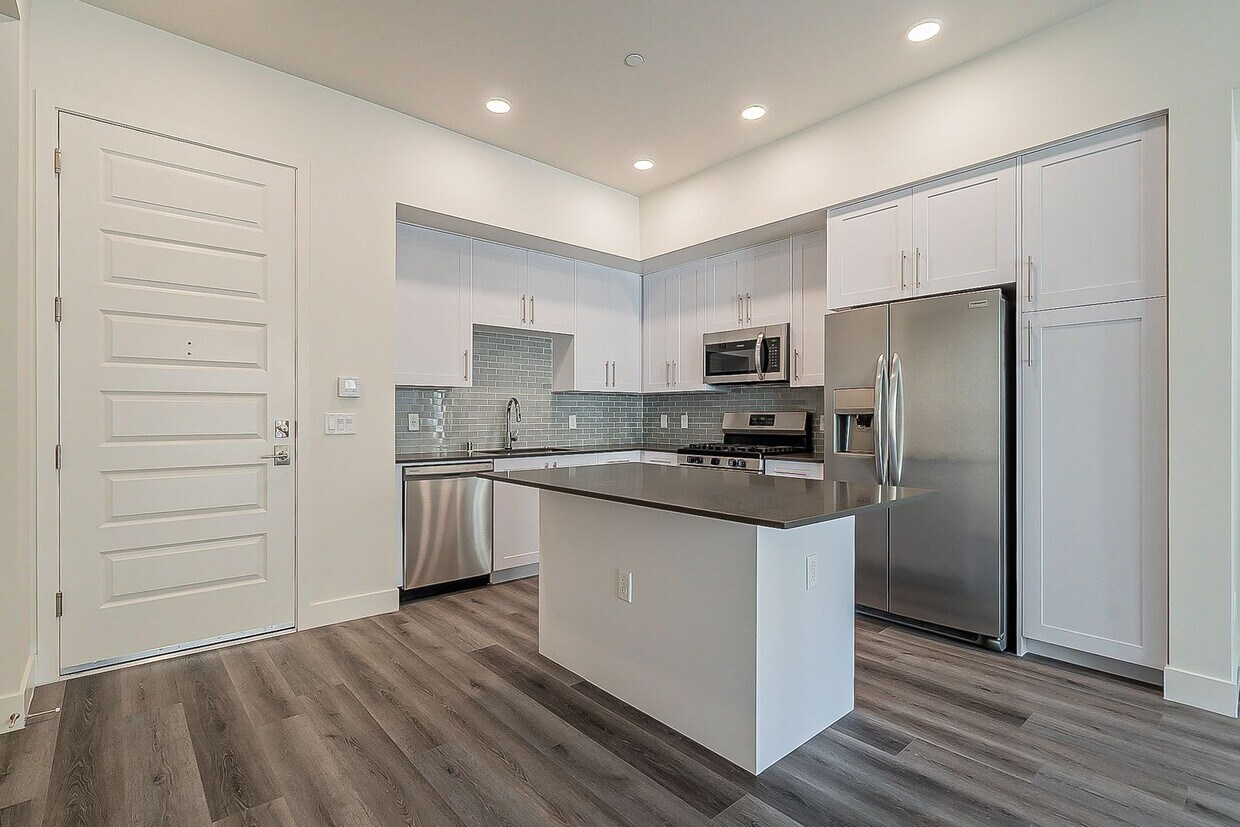 Beautiful One Bedroom in Old Town! - Beautiful One Bedroom in Old Town!