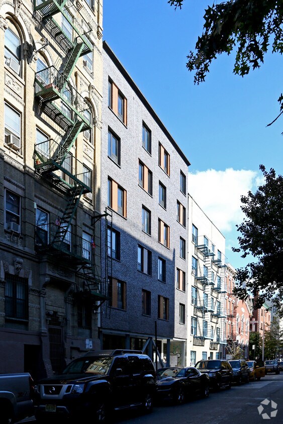 Building Photo - 535-537 E 11th St