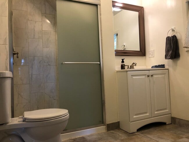 Foto del edificio - Spacious and Private 4-bed, 3-bath House in Desirable Highland Park Neighborhood of St. Paul!