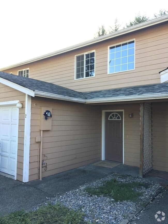 Building Photo - 407 Harman Way S