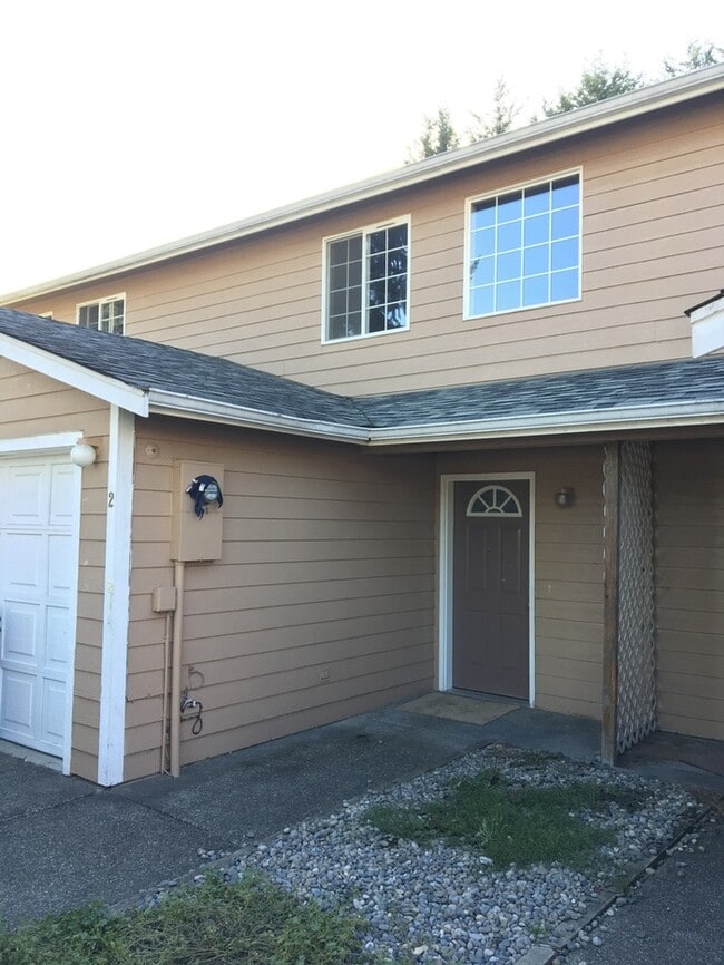 Building Photo - 407 Harman Way S