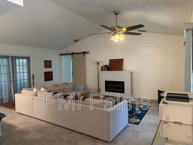 Foto del edificio - 2633 Blossom Lake Dr
