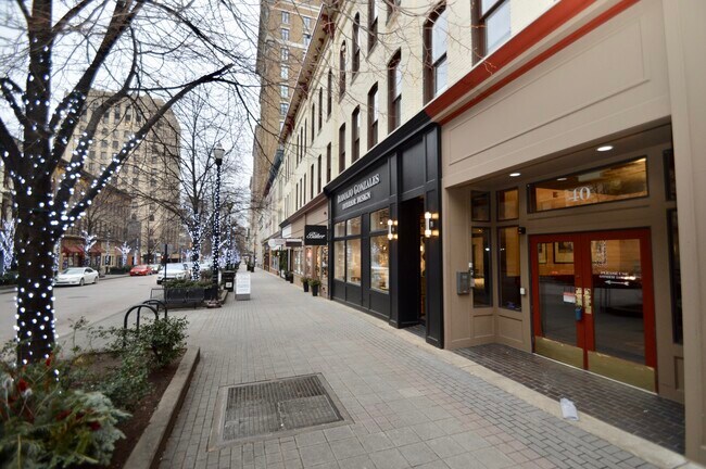 Foto del edificio - 40 Monroe Center St NW