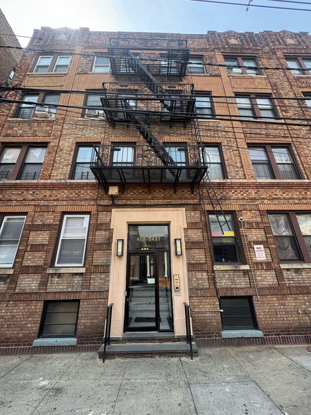 Primary Photo - 409 54th St