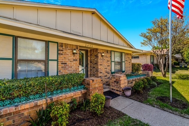 Foto del edificio - 2420 Pinehurst Ln