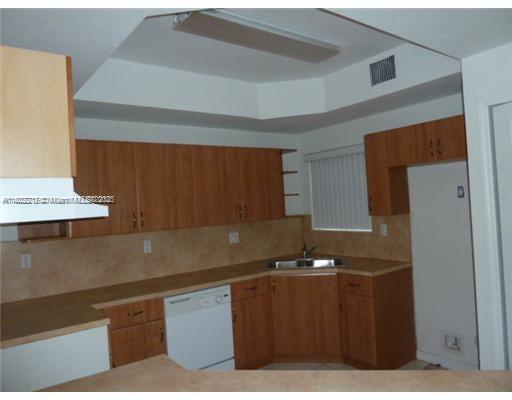 Foto del edificio - 687 SW 7th St