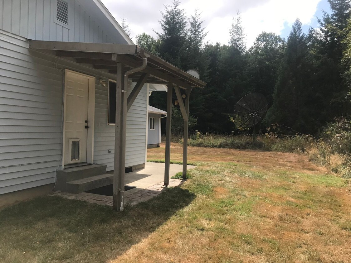 102 Monroe Rd Unit B, Winlock, WA 98596 Room for Rent in Winlock, WA