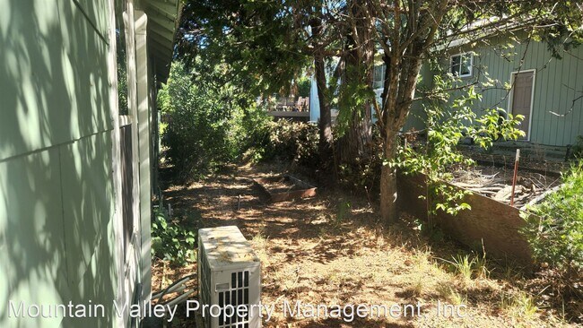 Building Photo - 2 br, 1 bath House - 126 W Empire Court