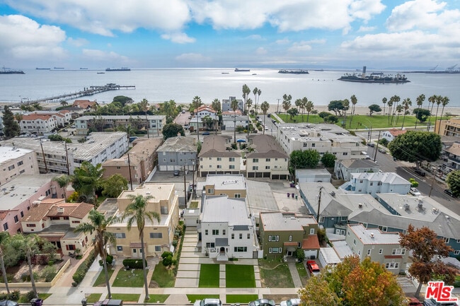 Building Photo - 3628 E 1st St