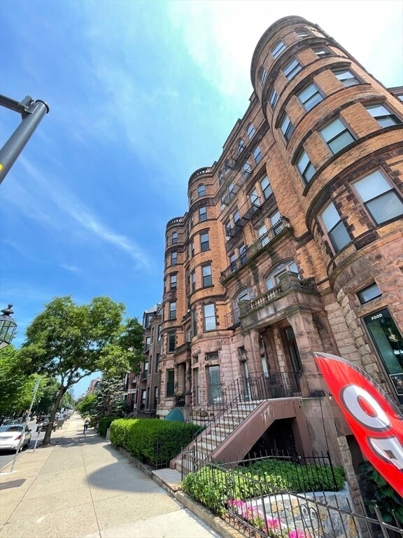 Building Photo - 362 Commonwealth Ave