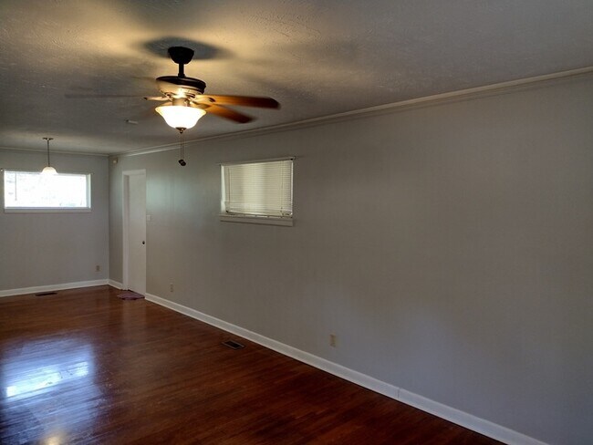 Foto del edificio - Broadmoor Area