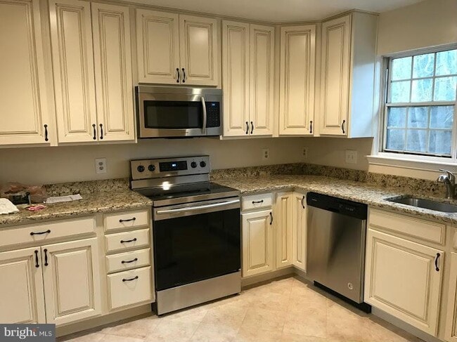 Building Photo - 6182 Martins Landing Ct