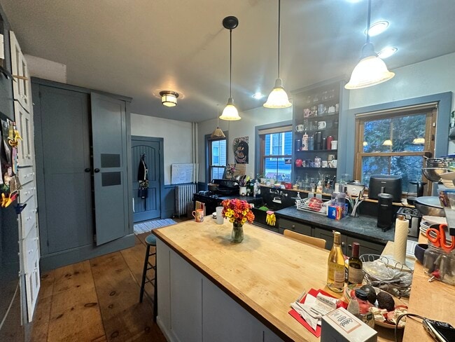 Building Photo - 12 Oswald St