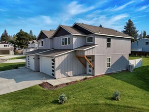 Building Photo - 812 F St