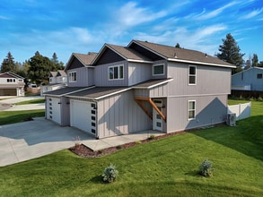 Building Photo - 812 F St