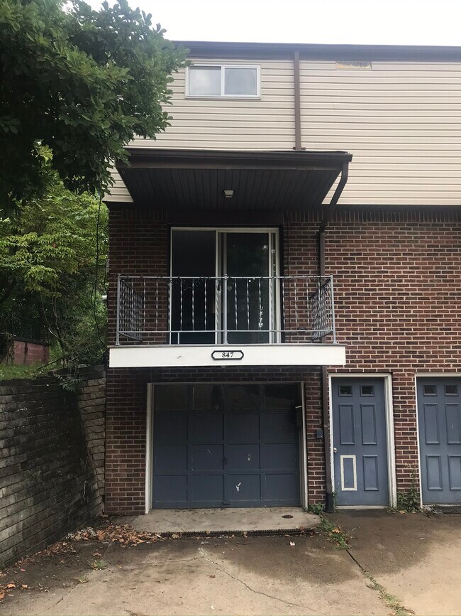 738 Washington Ave, Carnegie, PA 15106 Townhome Rentals in Carnegie