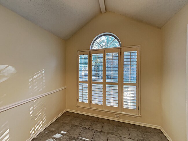 Building Photo - 7504 Bear Lake Dr