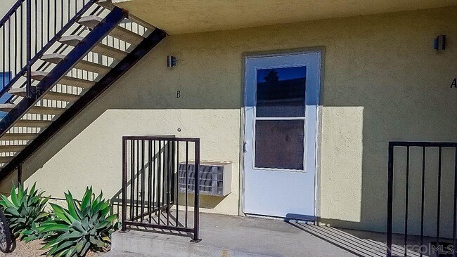Building Photo - 228 Twin Oaks Ave