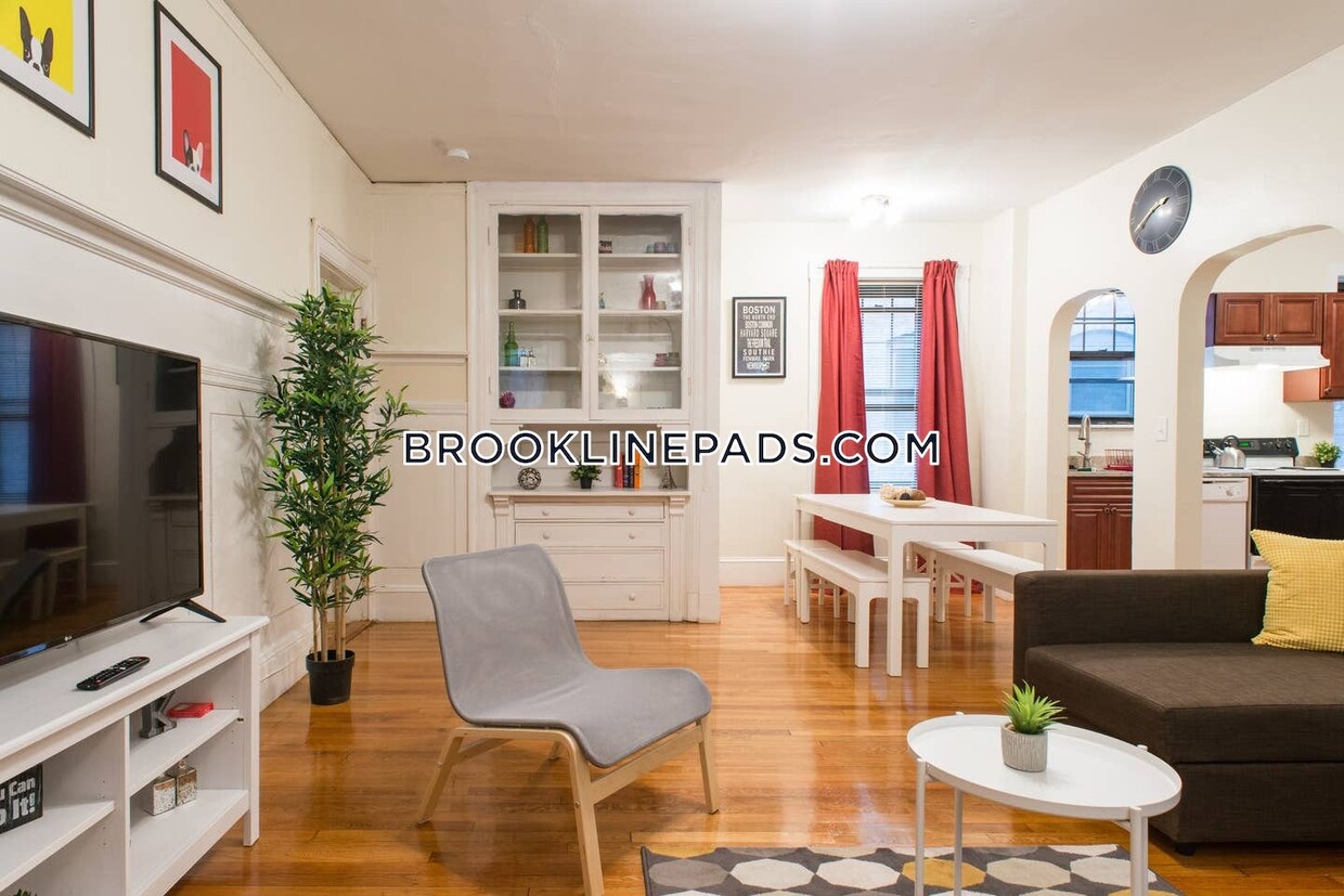 Foto principal - 1249 Beacon St