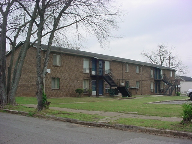 Building Photo - Binzel Manor